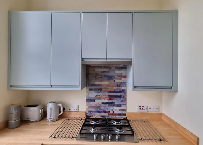 Southsea Escape - Coastal Holiday Apartment - 2 Double Bedrooms